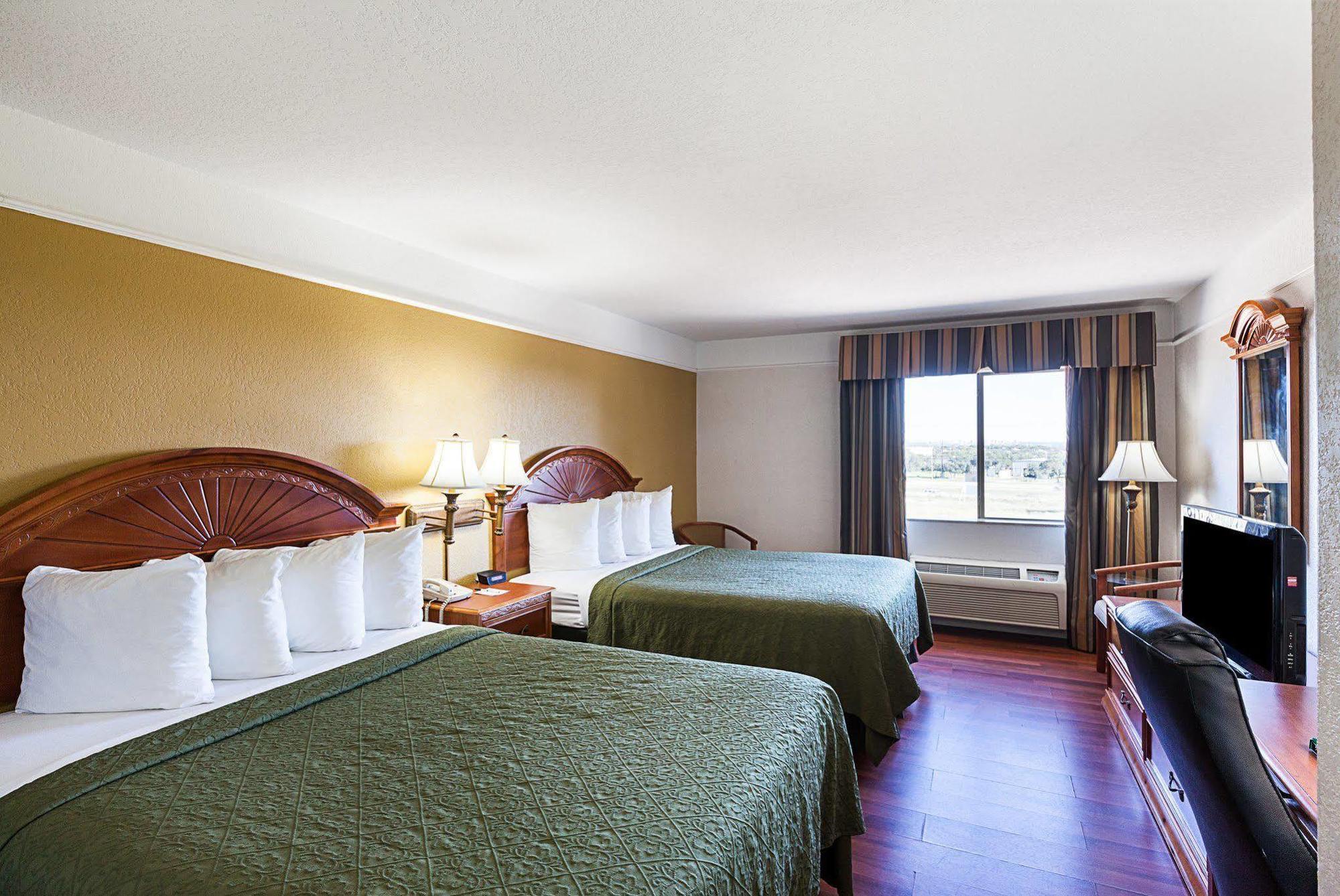 Quality Inn & Suites Seaworld North San Antonio Eksteriør billede